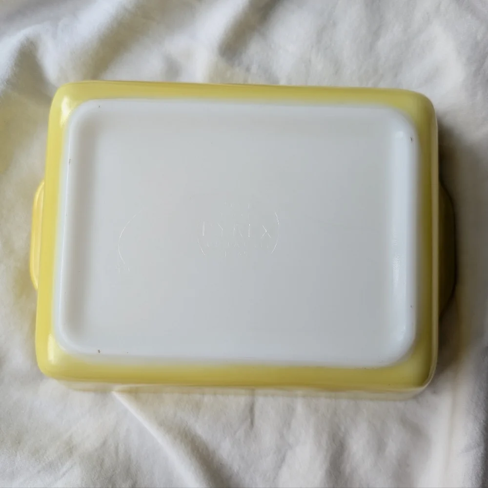 Pyrex 503-B Yellow Opalware 1.5 Quart Dish With Tab Handles Vintage